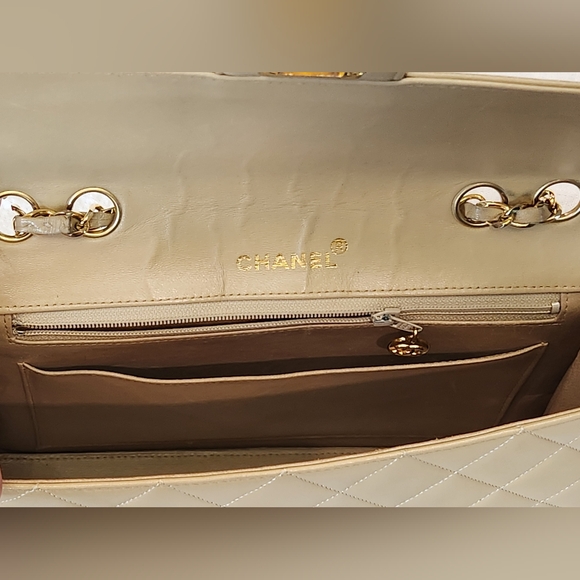 Chanel Lambskin Flap Bag Beige Chain Strap Classic Leather Purse Reissue 2.55 - Picture 9 of 12